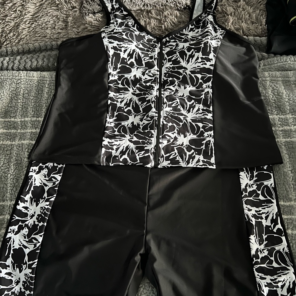 Swimsuit - Picture 3 of 5